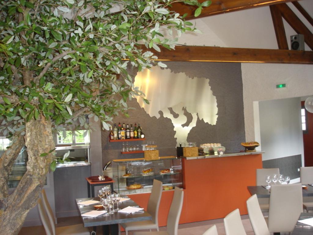 Hotel-Restaurant Du Lac จู เลส์ ทัวส์ ภายนอก รูปภาพ